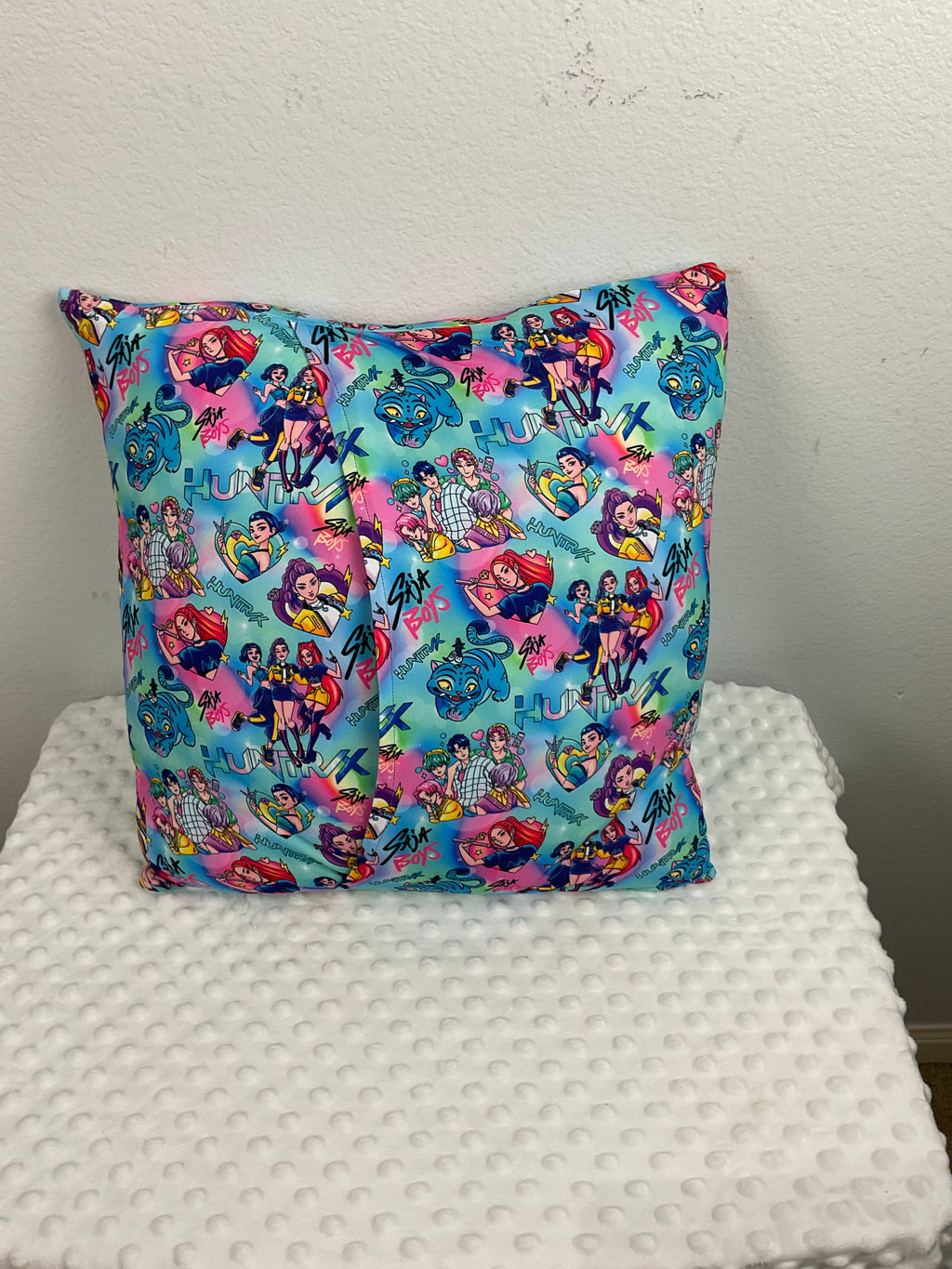 "Just One More Chapter" Descendants Reading Pillow – Embroidered Cushion in Mint