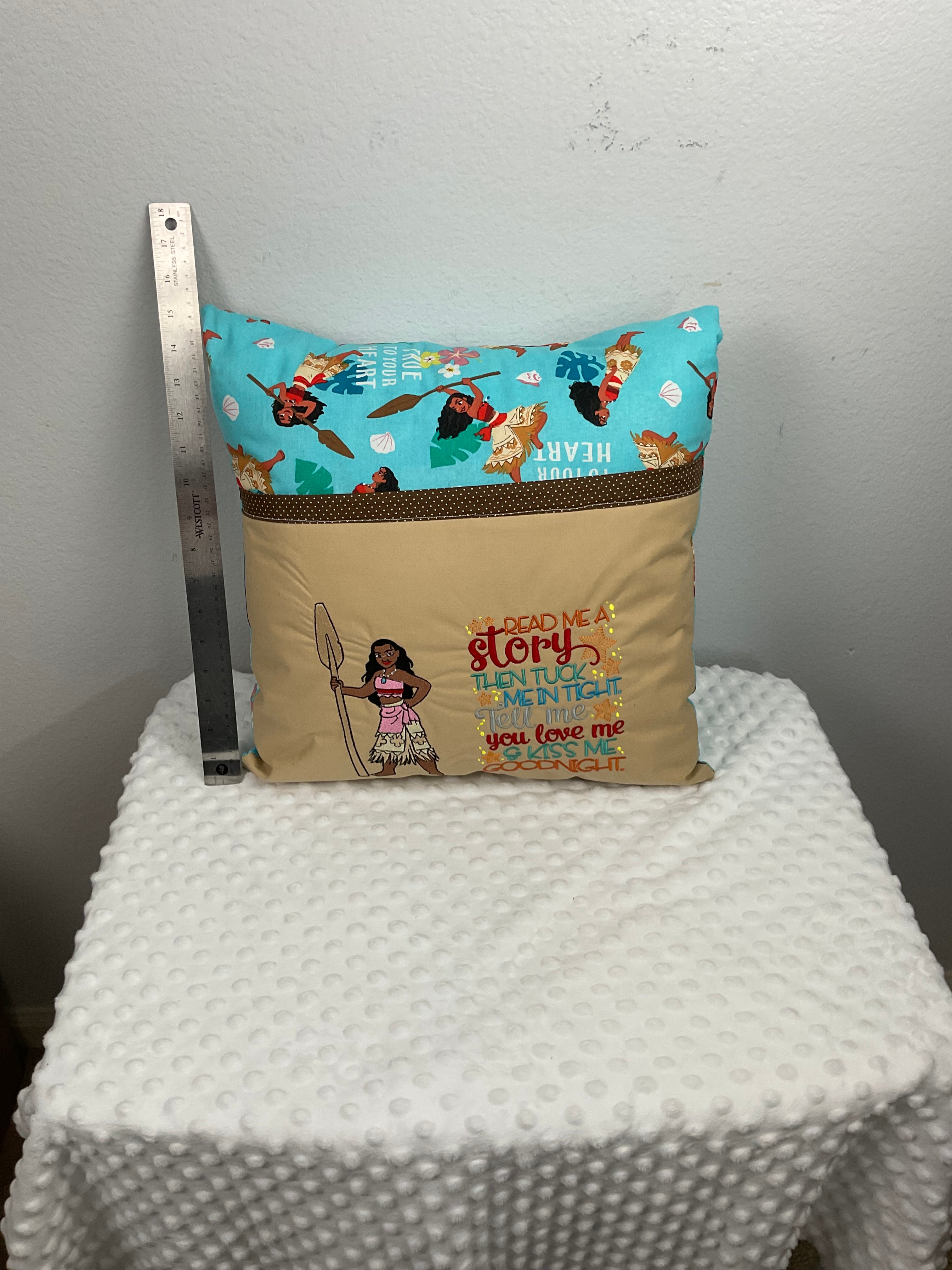 Moana Reading Pillow with Pocket