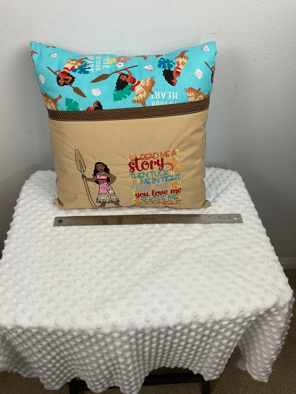 Moana Reading Pillow with Pocket