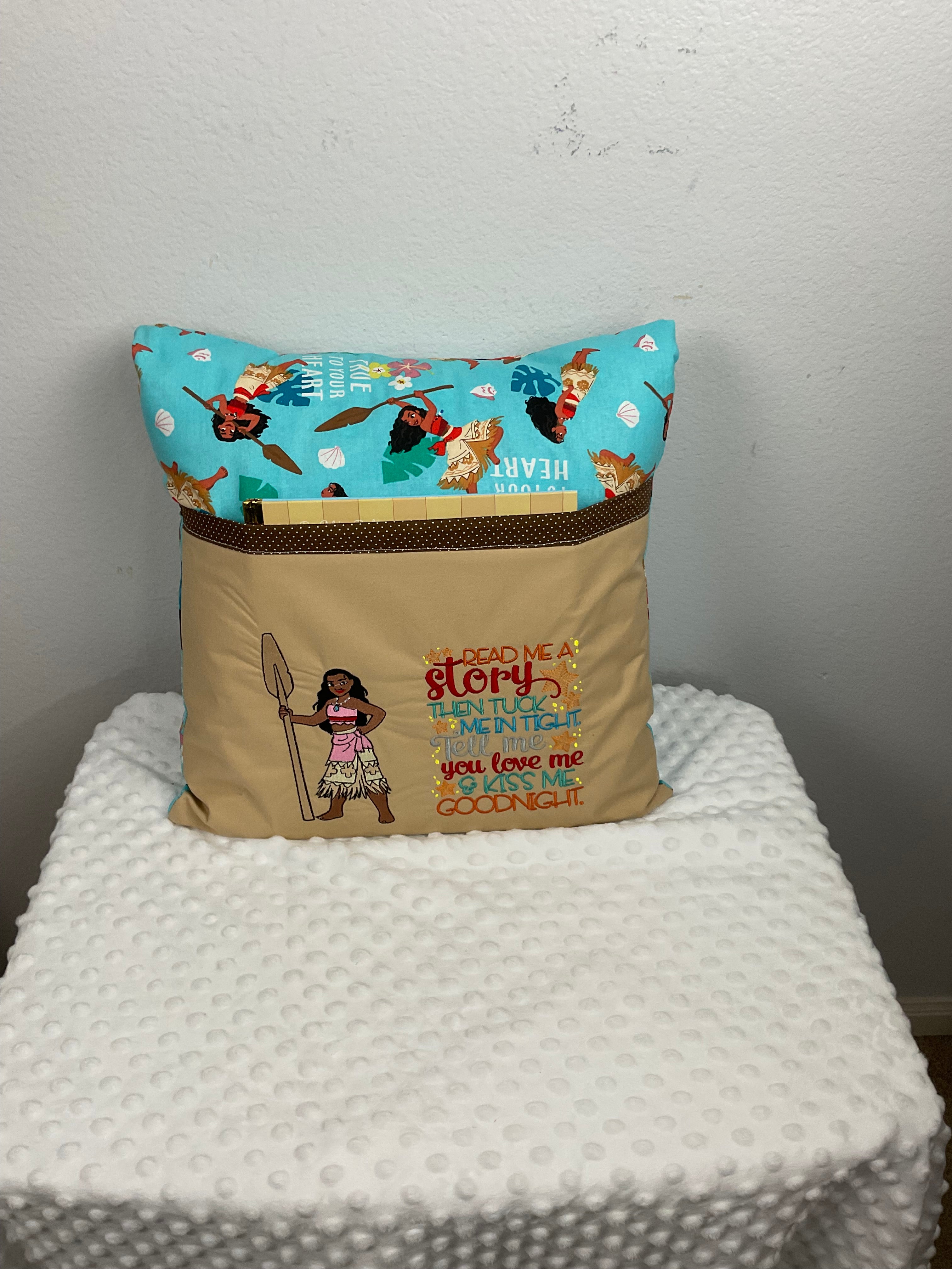 Moana Reading Pillow with Pocket
